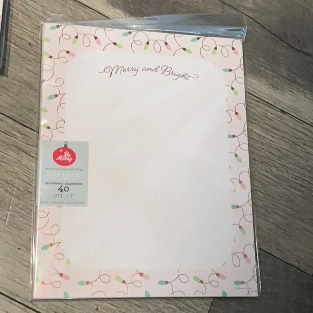 New 4 pack Gartner Studios Christmas Merry and Bright holiday stationery 200 ct